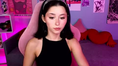 Snapshot of redmidnight_ chatting on May 2, 2026, 8:36 pm Kiara online show from May 2, 2026, 8:36 pm