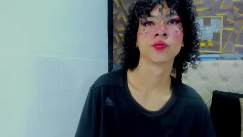 reed_kitty online show from November 26, 2025, 1:23 pm