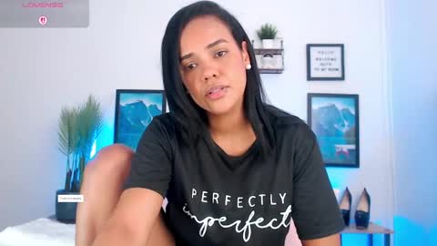 regina1819 online show from April 15, 2026, 1:12 am