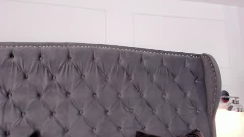 Regina  online show from November 29, 2025, 9:07 pm