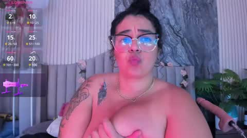 reginavegaa online show from March 4, 2025, 3:04 pm