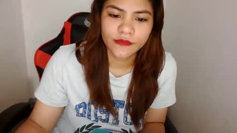 reign2525 online show from February 22, 2025, 4:29 am