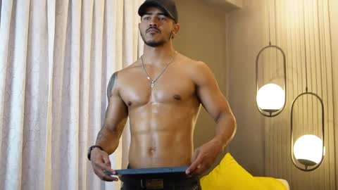 Snapshot of reik_von chatting on April 25, 2026, 9:34 pm Reik online show from April 25, 2026, 9:34 pm