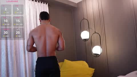 Snapshot of reik_von chatting on April 27, 2026, 12:14 pm Reik online show from April 27, 2026, 12:14 pm