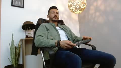   REIKO  online show from February 1, 2025, 7:55 pm