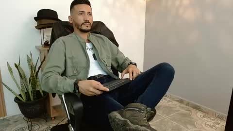   REIKO  online show from February 8, 2025, 7:38 pm