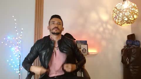   REIKO  online show from January 8, 2026, 3:03 pm