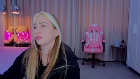 reina cummings online show from November 10, 2025, 7:18 am