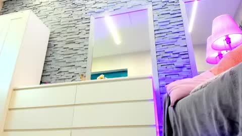 reina cummings online show from April 14, 2026, 6:08 am