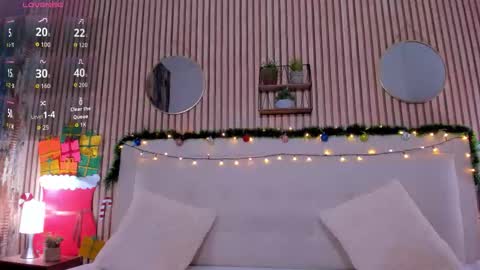 reina_loren online show from December 4, 2025, 4:55 am