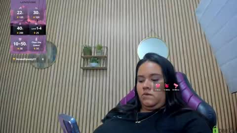 reina_loren online show from May 13, 2026, 6:22 am