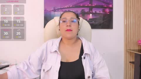 Snapshot of reina_mia1 chatting on April 17, 2026, 11:08 pm Reina Mia online show from April 17, 2026, 11:08 pm