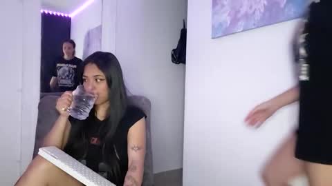 reina_reina online show from March 25, 2026, 3:34 am