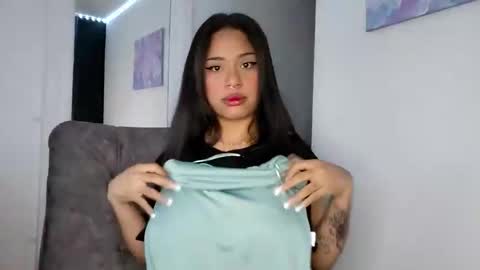 reina_reina online show from April 20, 2026, 5:32 am