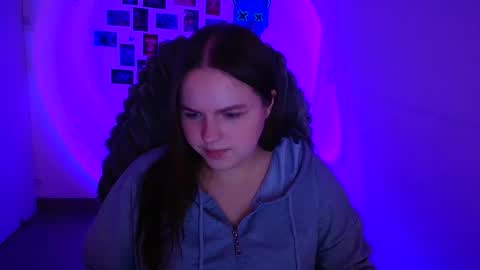 Reina online show from February 21, 2026, 12:50 pm