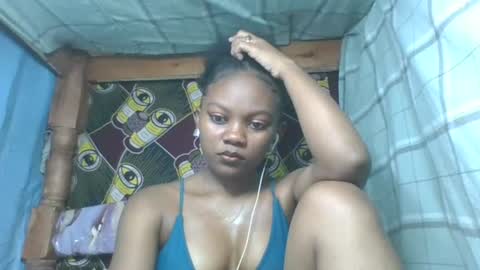 Snapshot of reinechi chatting on July 13, 2026, 9:17 pm Reinechi online show from July 13, 2026, 9:17 pm