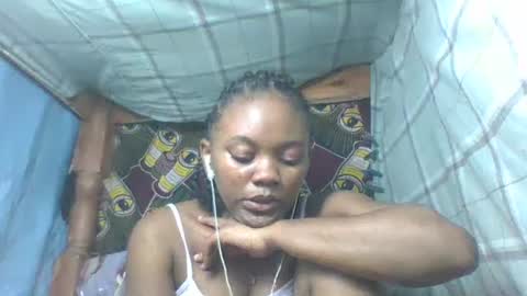Snapshot of reinechi chatting on July 15, 2026, 7:19 pm Reinechi online show from July 15, 2026, 7:19 pm