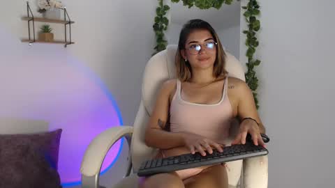 Erika online show from December 15, 2024, 6:40 am