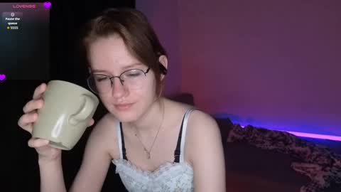 Snapshot of renaeblaski chatting on May 1, 2026, 6:12 pm Claire online show from May 1, 2026, 6:12 pm