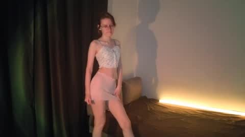 Snapshot of renaeblaski chatting on May 20, 2026, 9:32 pm Claire online show from May 20, 2026, 9:32 pm