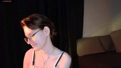 Snapshot of renaeblaski chatting on May 31, 2026, 6:09 pm Claire online show from May 31, 2026, 6:09 pm