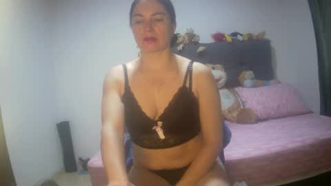 renata_hot1 online show from September 28, 2025, 12:38 am