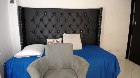 Renata Salinas online show from April 14, 2026, 9:54 pm