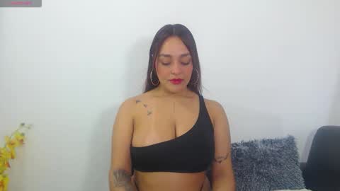 renatabrownn28 online show from April 20, 2026, 2:42 pm