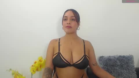 renatabrownn28 online show from June 5, 2026, 6:42 am