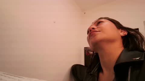 renataj online show from September 18, 2025, 1:35 pm