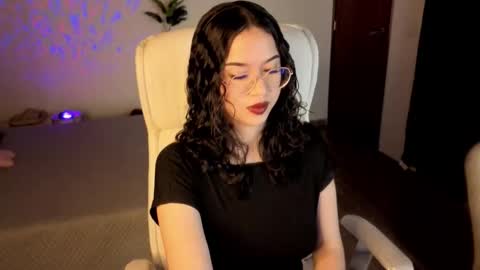 renaxi_smith online show from October 3, 2025, 8:28 pm