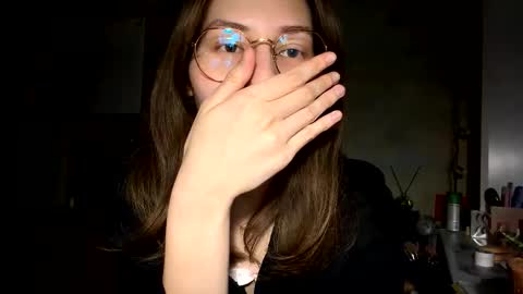 Mia online show from March 17, 2026, 4:21 pm