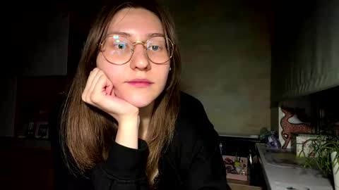 Mia online show from April 24, 2026, 5:37 pm