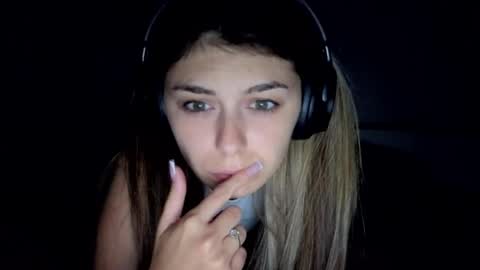 Snapshot of renee_loah chatting on June 1, 2026, 9:16 pm renee_loah online show from June 1, 2026, 9:16 pm