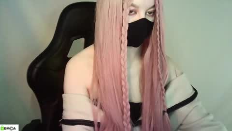 Snapshot of renesme_lusilia chatting on May 26, 2026, 2:40 am Renesme White Im here from Monday to Friday online show from May 26, 2026, 2:40 am