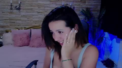 renesmesweet online show from December 19, 2024, 6:01 pm