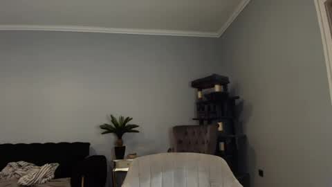 Snapshot of renigendur chatting on June 19, 2026, 8:01 pm ReniGendur online show from June 19, 2026, 8:01 pm