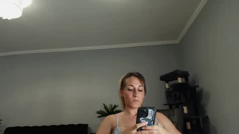 Snapshot of renigendur chatting on June 23, 2026, 7:45 pm ReniGendur online show from June 23, 2026, 7:45 pm
