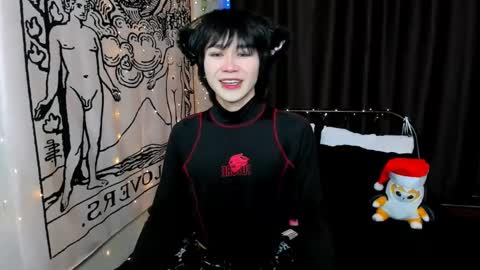 rennuts online show from December 25, 2024, 2:23 pm