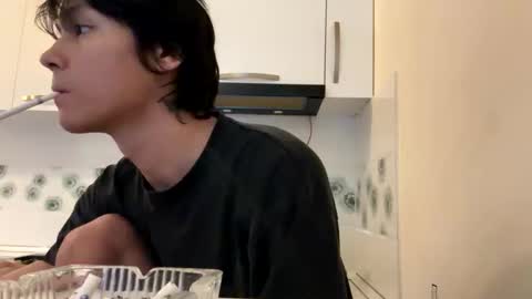 Aiqo online show from October 29, 2025, 7:43 am