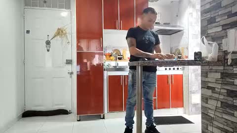 reymasterhot online show from January 18, 2026, 2:32 pm