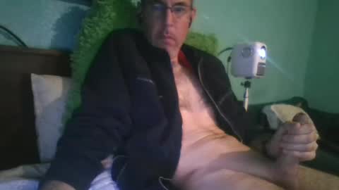 reyes_albert2006 online show from December 16, 2024, 10:50 am