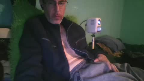 reyes_albert2006 online show from December 26, 2024, 7:03 am