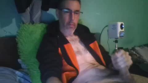 reyes_albert2006 online show from November 24, 2025, 12:54 am