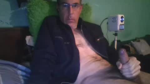 reyes_albert2006 online show from December 22, 2025, 6:43 am