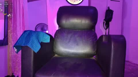 ReyKen online show from April 24, 2026, 4:26 am