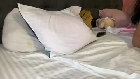 reyna77 online show from December 11, 2024, 3:05 pm