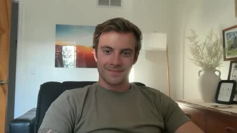 Snapshot of rguy114 chatting on June 4, 2026, 11:44 pm Ryan online show from June 4, 2026, 11:44 pm
