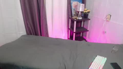 HI GUYS IM RHIAN PLEASE GIVE ME THUMBS UP online show from March 7, 2025, 4:44 pm