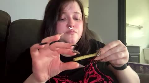 Snapshot of riah_babbie chatting on May 19, 2026, 1:06 pm riah_babbie online show from May 19, 2026, 1:06 pm